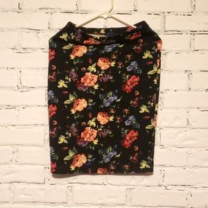 UK2LA size medium black&floral pencil skirt with back slit